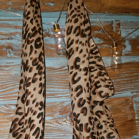 Cheetah  print scarf - Picture 3 of 5